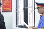 Nam thanh niên bị khởi tố sau khi chở cô gái 16 tuổi tông vào ô tô khiến nạn nhân tử vong
