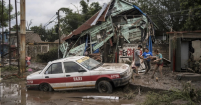 Mưa lớn gây lũ lụt và lở đất ở Mexico khiến 41 người chết