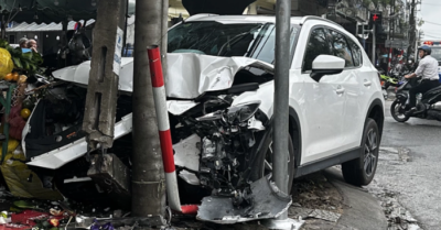 Ôtô lao lên vỉa hè ở Đà Nẵng, tông trúng hai người đi đường