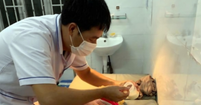 Bé gái sơ sinh bị bỏ rơi ven đường sắt ở Nha Trang