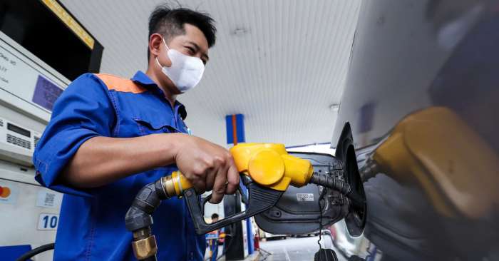 Giá xăng trong nước có thể tăng 750 đồng/lít – Dầu diesel tăng gần 1.400 đồng