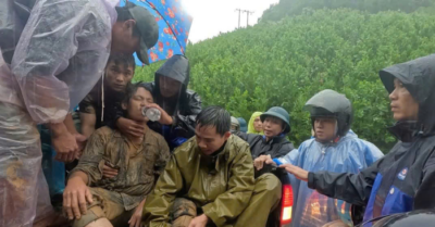 Giải cứu nam tài xế bị cuốn xuống vực ở Đà Nẵng