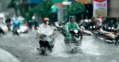 Mưa lớn suốt đêm, nhiều trường chuyển sang học trực tuyến ngày 7/10