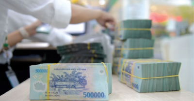 Lý do người dân đổ xô gửi tiền ngân hàng dù lãi suất chưa hấp dẫn