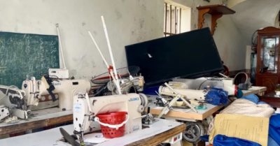 Sau lốc xoáy ở Ninh Bình, xưởng may tan hoang, 11 máy may văng ra đồng