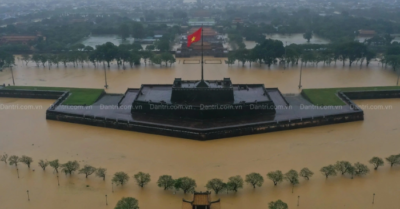 Lụt lịch sử ở Hội An: Phố cổ biến thành “biển nước”, vượt đỉnh lũ năm 1964