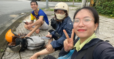 Giáo viên vùng cao băng qua sạt lở hàng chục km đến trường