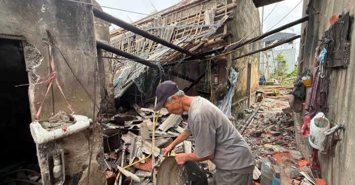 Lốc xoáy tàn phá 