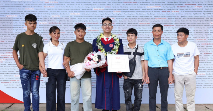 Chàng trai người Sán Chỉ