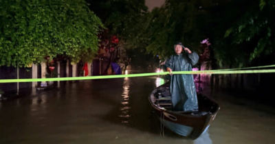 Nước lũ miền Trung: Chờ cứu hộ giữa đêm cô lập