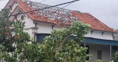 Lốc xoáy tốc mái hàng chục ngôi nhà, gãy cột điện ở Hải Phòng