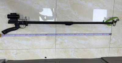 Hai thiếu niên dùng súng cao su bắn vỡ kính nhiều ô tô ở Hải Phòng