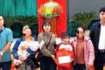 Bé gái bị cha dượng bạo hành bằng búa đinh được mẹ đón về quê ngoại