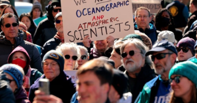 Chuyện thật hay tin đồn: Gần 100.000 nhân viên liên bang Mỹ từ chức cùng ngày