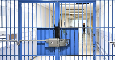 Cựu lính cứu hỏa cướp siêu thị để vào tù với cháu trai bị đánh