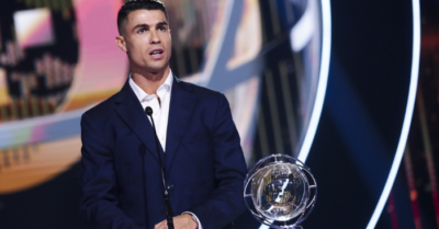 Ronaldo đạt cột mốc tỷ phú đầu tiên