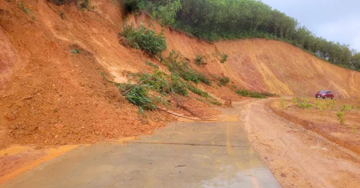 Mưa lớn gây sạt lở nhiều nơi ở Đắk Lắk