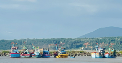 Lũ dâng cao Phan Thiết, 7 tàu thuyền bị cuốn trôi