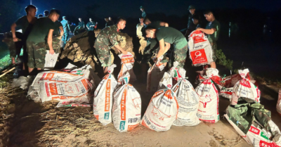 1.600 người căng mình xuyên đêm đắp đê sông Cầu trước cơn lũ lịch sử