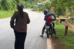 Nhân viên đuổi theo 8km vì người chồng lái xe bỏ quên vợ ở trạm xăng