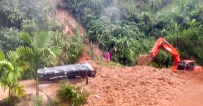 Đà Nẵng: Xe tải bị đất đá vùi lấp khi đang lưu thông, tài xế thoát nạn kịp thời
