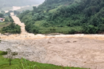 Lũ bùn tràn dài gần 3km sau tiếng nổ lớn tại Quảng Ngãi, hơn 1.700 người dân bị cô lập