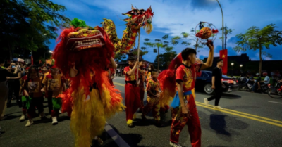 Lân – sư – rồng rực rỡ trên đường phố Huế dịp Trung thu 2025