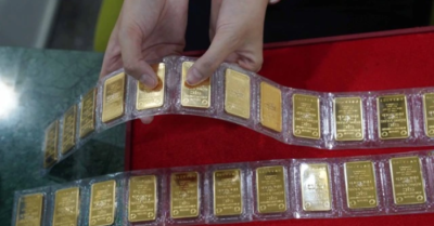 Giá vàng lao dốc mạnh, tiêp tục rớt sâu, người mua đỉnh lỗ gần 15 triệu đồng/lượng