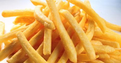 Mẹo chiên khoai tây vàng giòn lâu