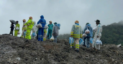 Dùng drone tiếp tế thực phẩm cho tài xế bị cô lập trên đèo Lò Xo