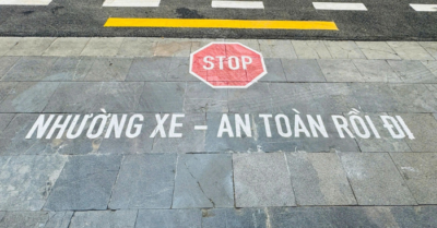 Cục CSGT yêu cầu dừng xe khi thấy khẩu hiệu “Nhường xe – an toàn rồi đi”