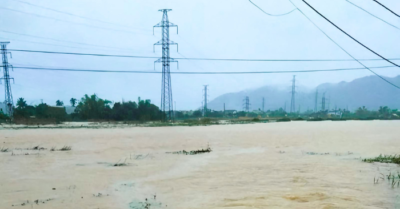 Vùng ven Đà Nẵng bị ngập sâu sau một đêm mưa lớn