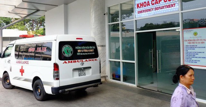 nữ sinh 14 tuổi ngộ độc rượu
