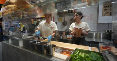 Bánh mì Việt Nam gây “sốt” tại Hong Kong, chinh phục cả tài tử Tạ Đình Phong