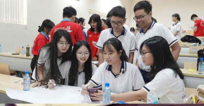 TPHCM thí điểm không cho học sinh dùng điện thoại trong giờ ra chơi