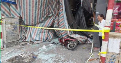 Bê tông rơi trúng người đi đường trên phố Tôn Đức Thắng, 10 người nỗ lực giải cứu