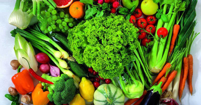 Bữa ăn đầy màu sắc từ rau củ tươi giúp cơ thể hấp thu trọn vẹn vitamin và khoáng chất.