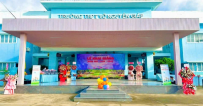 Phẫn nộ vụ thầy giáo bóp cổ đồng nghiệp ngay sân trường, lộ quá khứ 5 lần bị kỷ luật