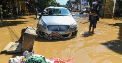 Những chiếc ô tô ‘chết chìm’ trong bùn lũ Thái Nguyên: Xót xa sau khi nước rút