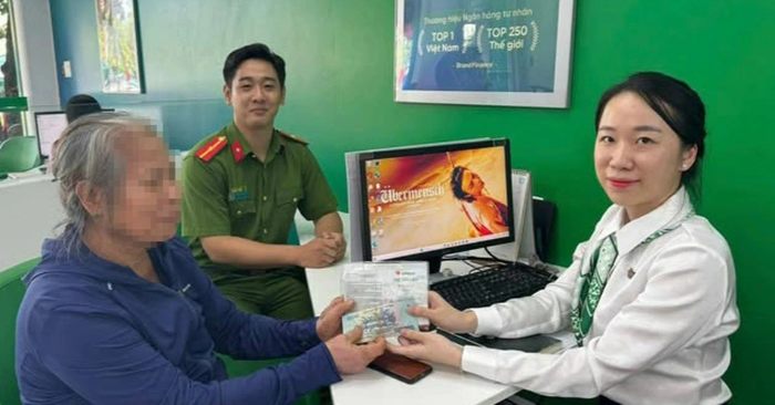 “Bà lão bị lừa qua Zalo”.