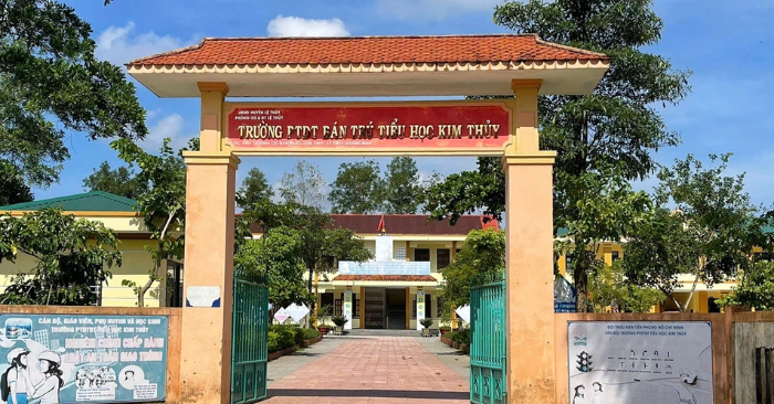 vụ 40 học sinh nhập viện