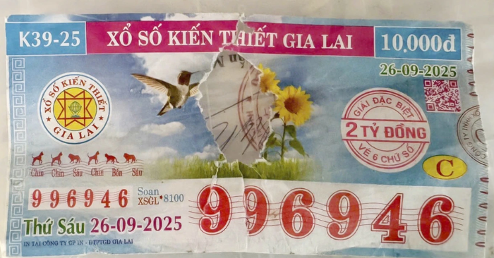 Kiểm tra tính hợp lệ tờ vé số trúng giải đặc biệt 2 tỷ đồng bị rách
