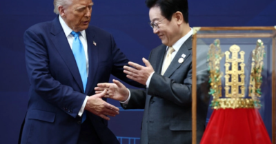 Hàn Quốc trao tặng Tổng thống Mỹ Donald Trump huân chương cao quý và bản sao vương miện vàng