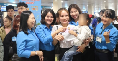 2.500 vé máy bay, vé tàu đưa công nhân về quê ăn Tết