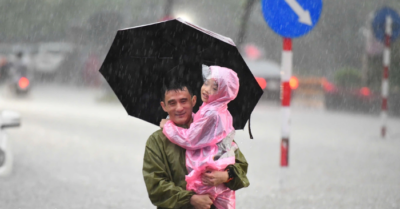 Ngập lụt, nhiều trường phản ứng chậm: Sở GD&ĐT Hà Nội nói gì?