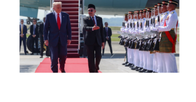 Tổng thống Mỹ Donald Trump nhún nhảy tại Malaysia khi vừa bước xuống Không lực Một