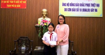 Nữ sinh lớp 7 đập heo đất ủng hộ gần 50 triệu giúp đồng bào vùng lũ