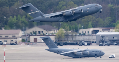 Đức đề xuất tạm ứng lương cho 11.000 nhân viên làm việc tại căn cứ Mỹ