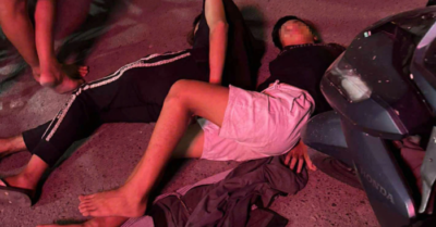 Trộm xe máy ở TPHCM: Dân vây bắt nhóm thiếu niên mang dao