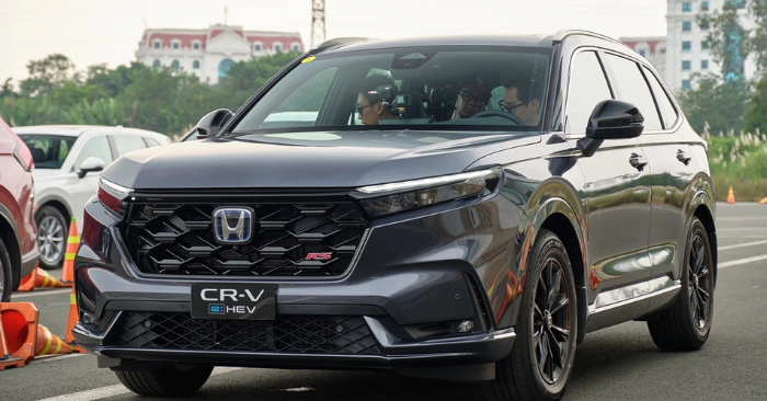 Giá Honda CR-V e:HEV RS tăng mạnh vì thiếu hàng